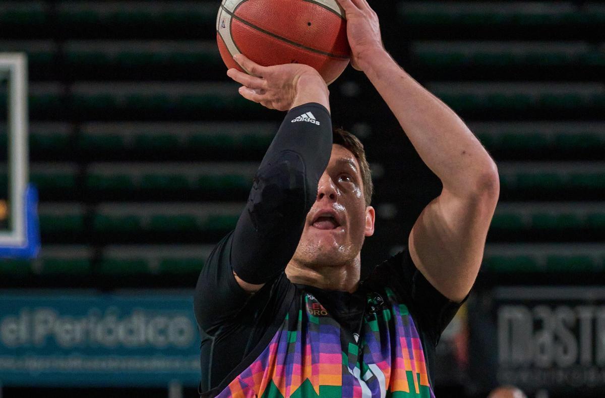 David Sainsbury, el feliz decimoséptimo pasajero del Cáceres