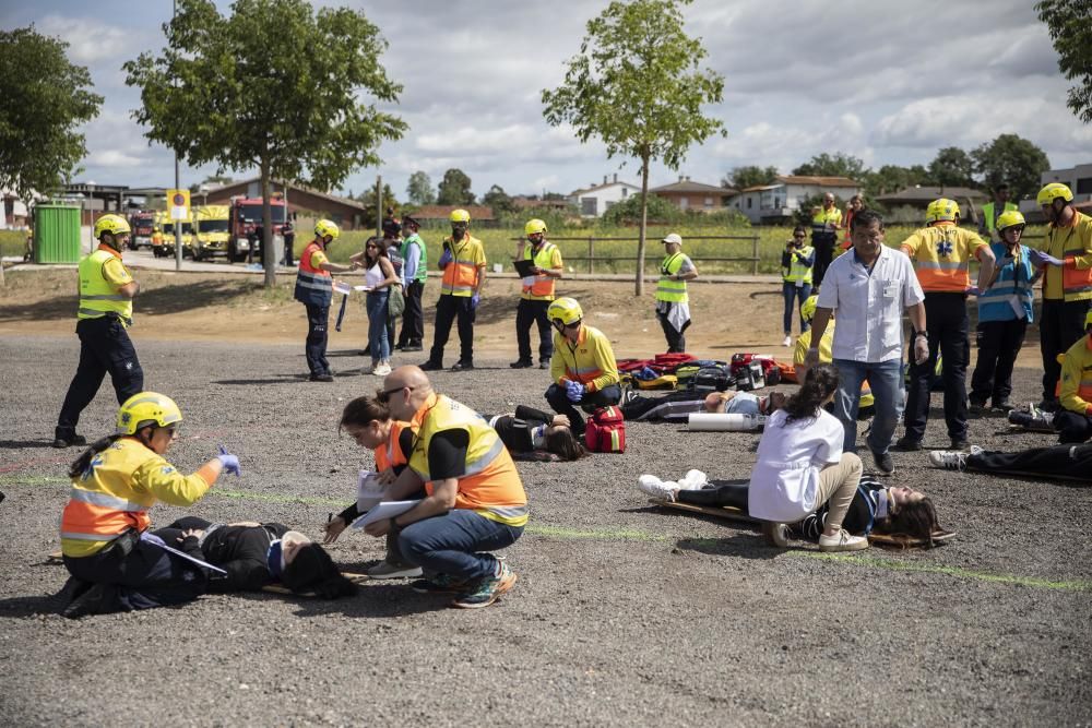 Simulacre d''accident amb drons a l''aeroport.