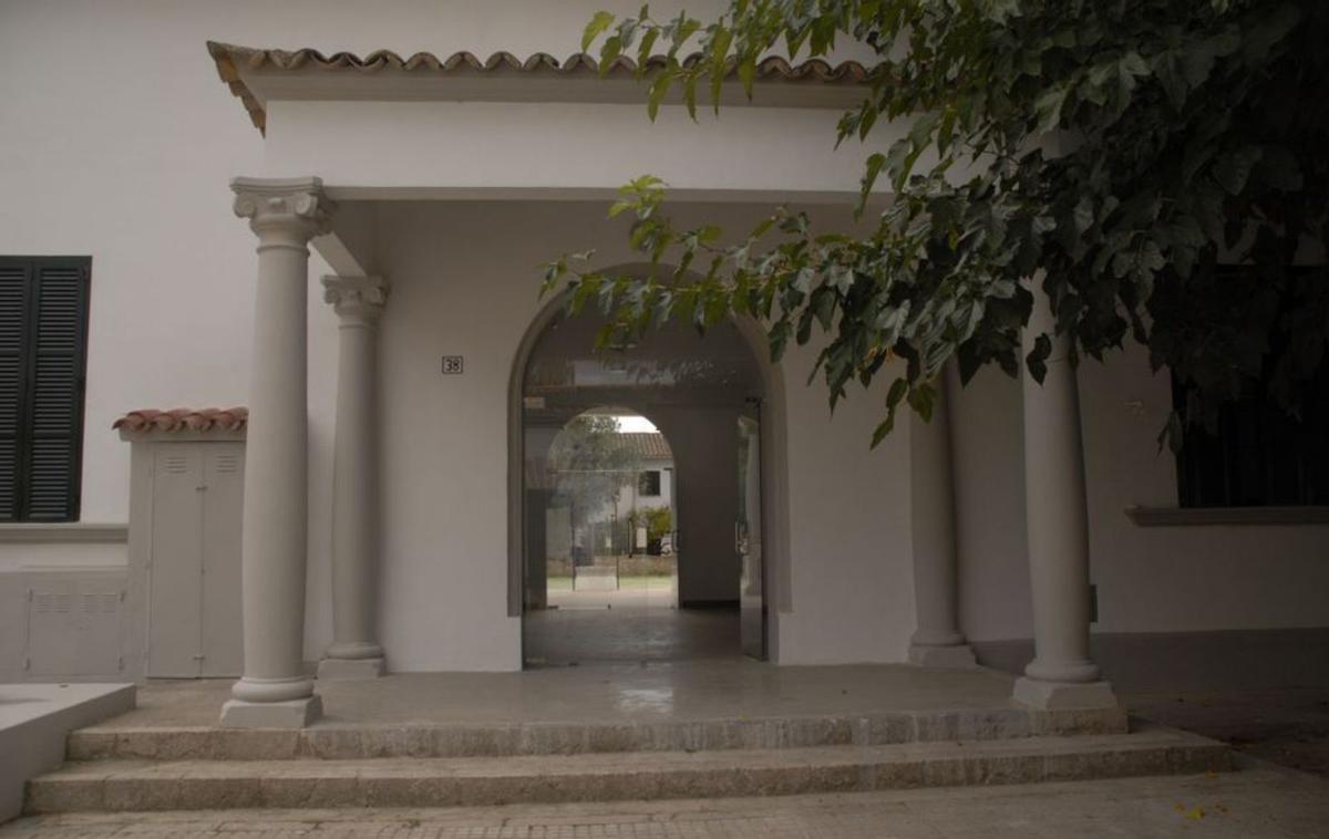 El antiguo centro escolar, acondicionado. | MIQUEL BOSCH