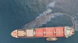 Comienza la extracción de combustible del barco varado en Gibraltar