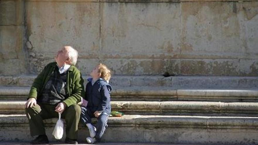 La estrecha relación nieto-abuelo es muy beneficiosa.