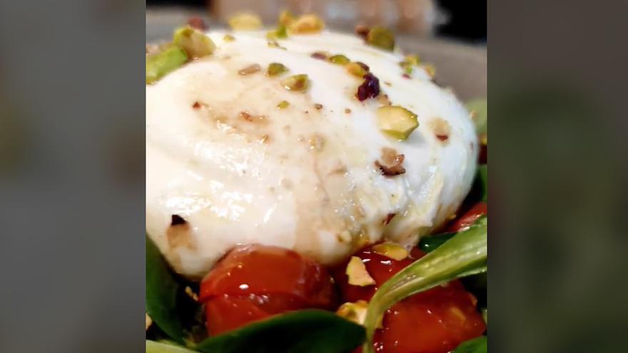 La receta del verano: deliciosa ensalada de burrata y tomate