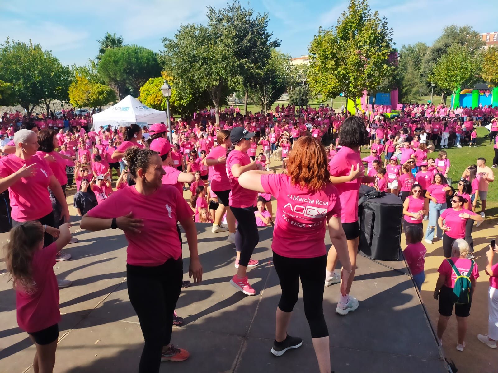 GALERÍA | Así ha sido la marcha rosa de Plasencia