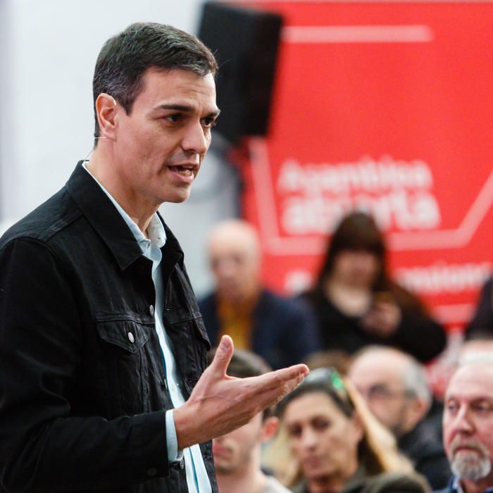 Pedro Sánchez participa en una asamblea abierta en Castelló