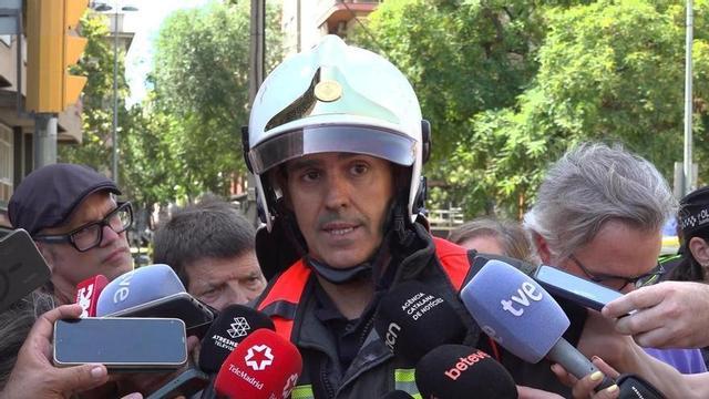 Bombers de Barcelona confirmen que la flama s’ha extingit i que la fuita de gas està totalment neutralitzada.