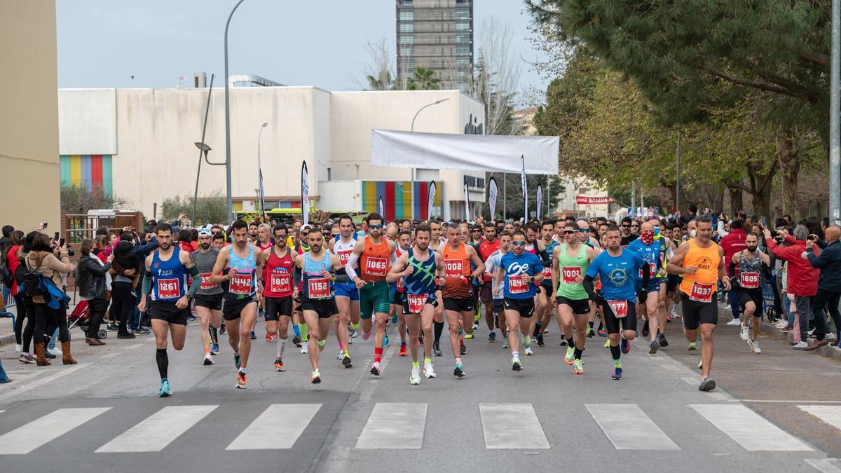 Participantes en el maratón y medio maratón de Badajoz en la última edición, en marzo de este año.