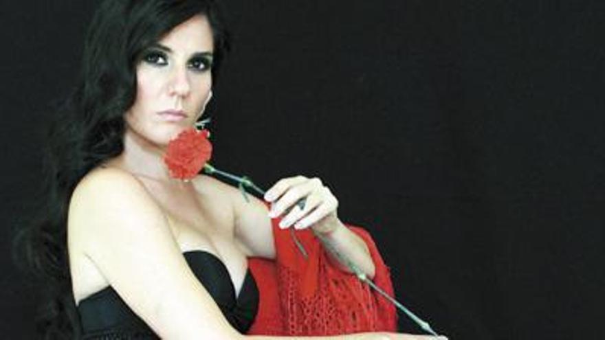 Diana Navarro presenta mañana su espectáculo «Flamenco» en la Caseta Municipal de la Feria del Puerto de la Torre.