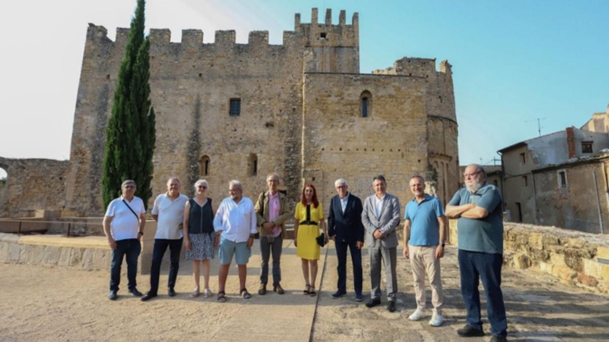 Inauguració de la restauració
del claustre del monestir. |  
DIPUTACIÓ DE GIRONA