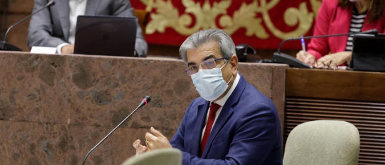 Román Rodríguez, ayer en la comisión parlamentaria, ayer.