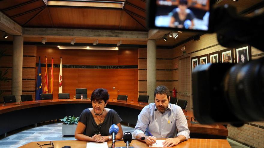 Montse Mindan i David Saldoni, en una roda de premsa.