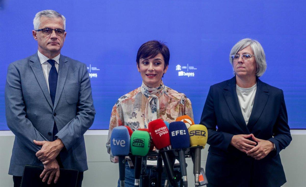 Leire Iglesias, directora general de Sepes (a la derecha), junto a Isabel Rodríguez, ministra de Vivienda, y David Lucas, secretario de Estado de Vivienda