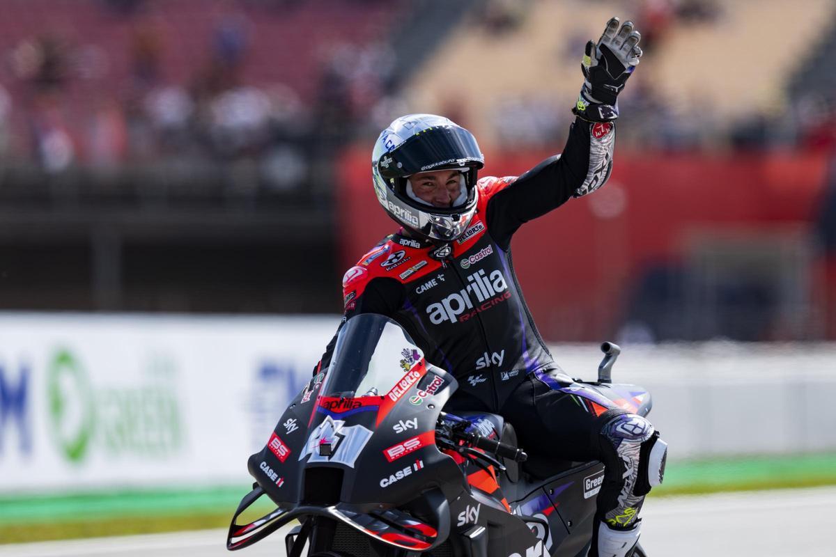 Aleix Espargaró se luce tras anunciar la retirada y logra la pole position
