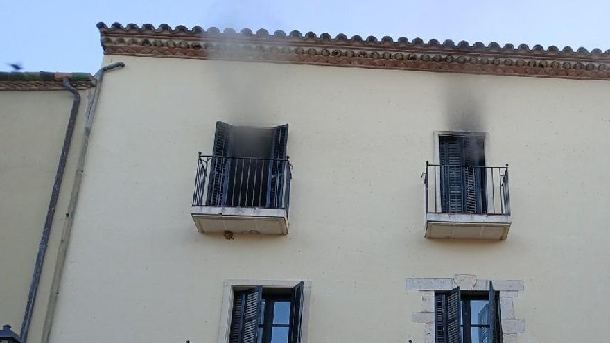 Dos ferits per inhalació de fum en un incendi d&#039;habitatge a Peralada
