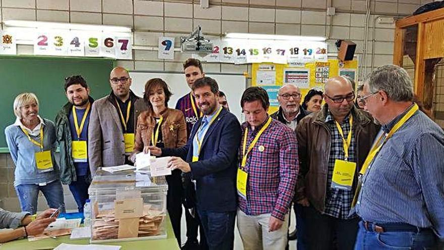 Joan Manel Serra i el seu equip de treball d&#039;ERC a Puigcerdà en el moment de la votació d&#039;ahir