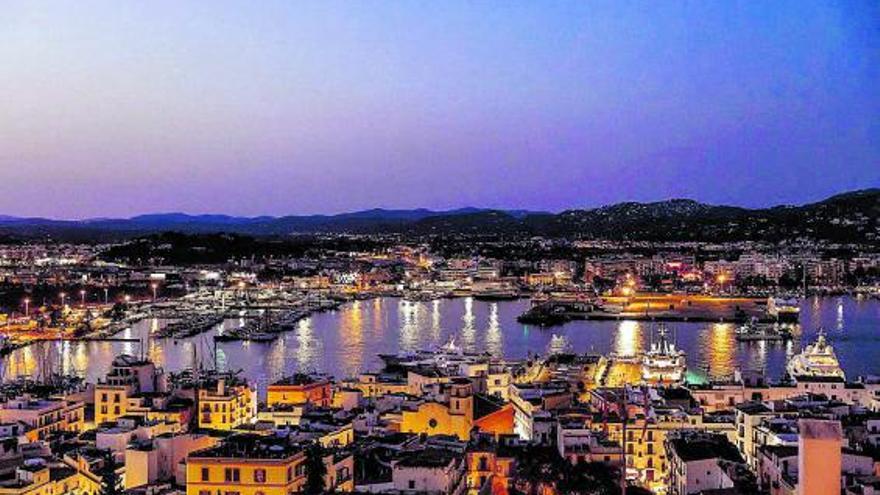 Las vistas desde el restaurante, situado en Dalt Vila, son increíbles. | CORSARIO RESTAURANT &amp; TERRACE