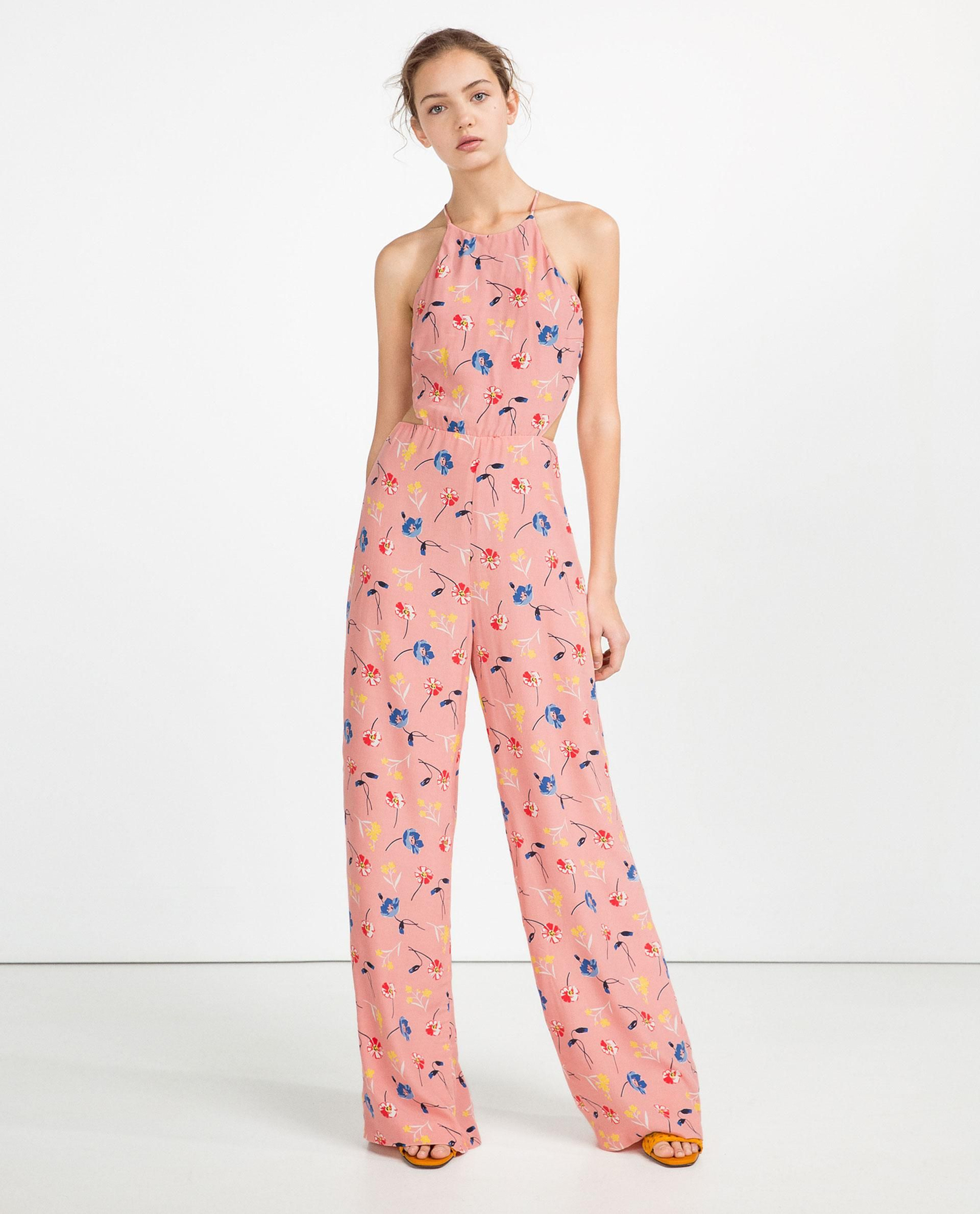 Jumpsuit para una ocasión especial, con escote halter de Zara (39,95€)