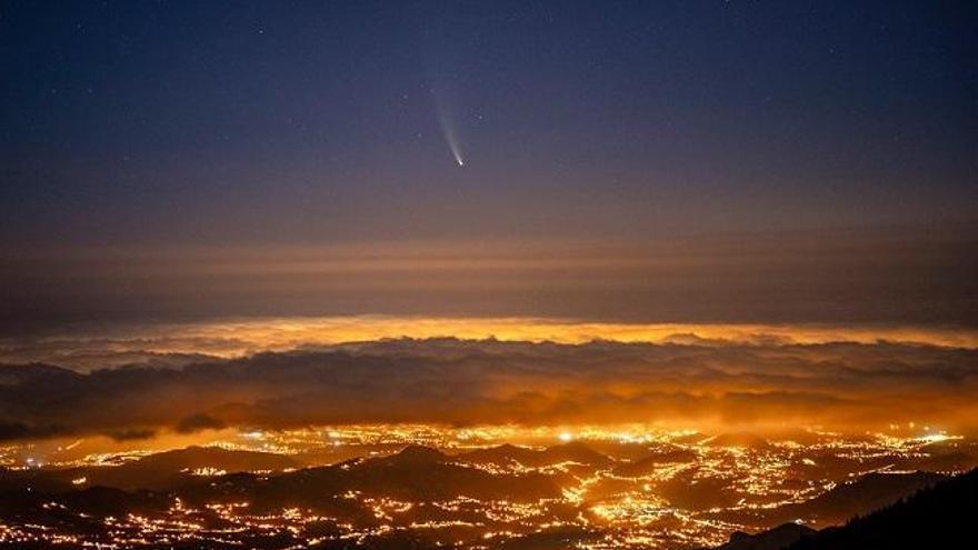 El paso del Neowise sobre la Vega de San Mateo, Santa Brígida, y Las Palmas de Gran Canaria