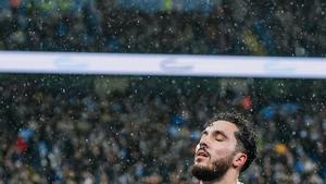 Ryan Cherki, goleador ante el Brentford