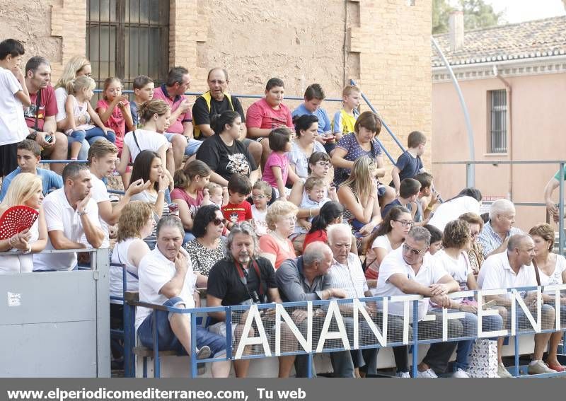 Vila-real disfruta de los toros y el concurso 'Creilla de l'infern'