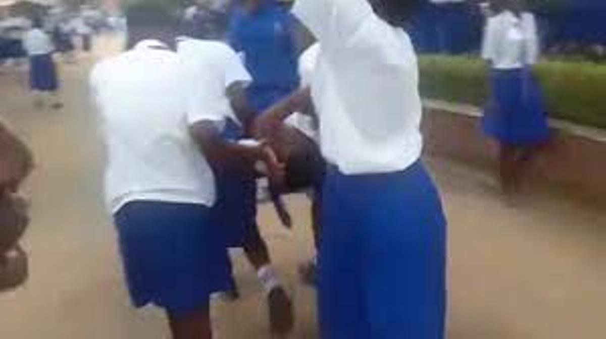 Vídeo | L’estranya malaltia de cent alumnes de Kenya que els impedeix caminar