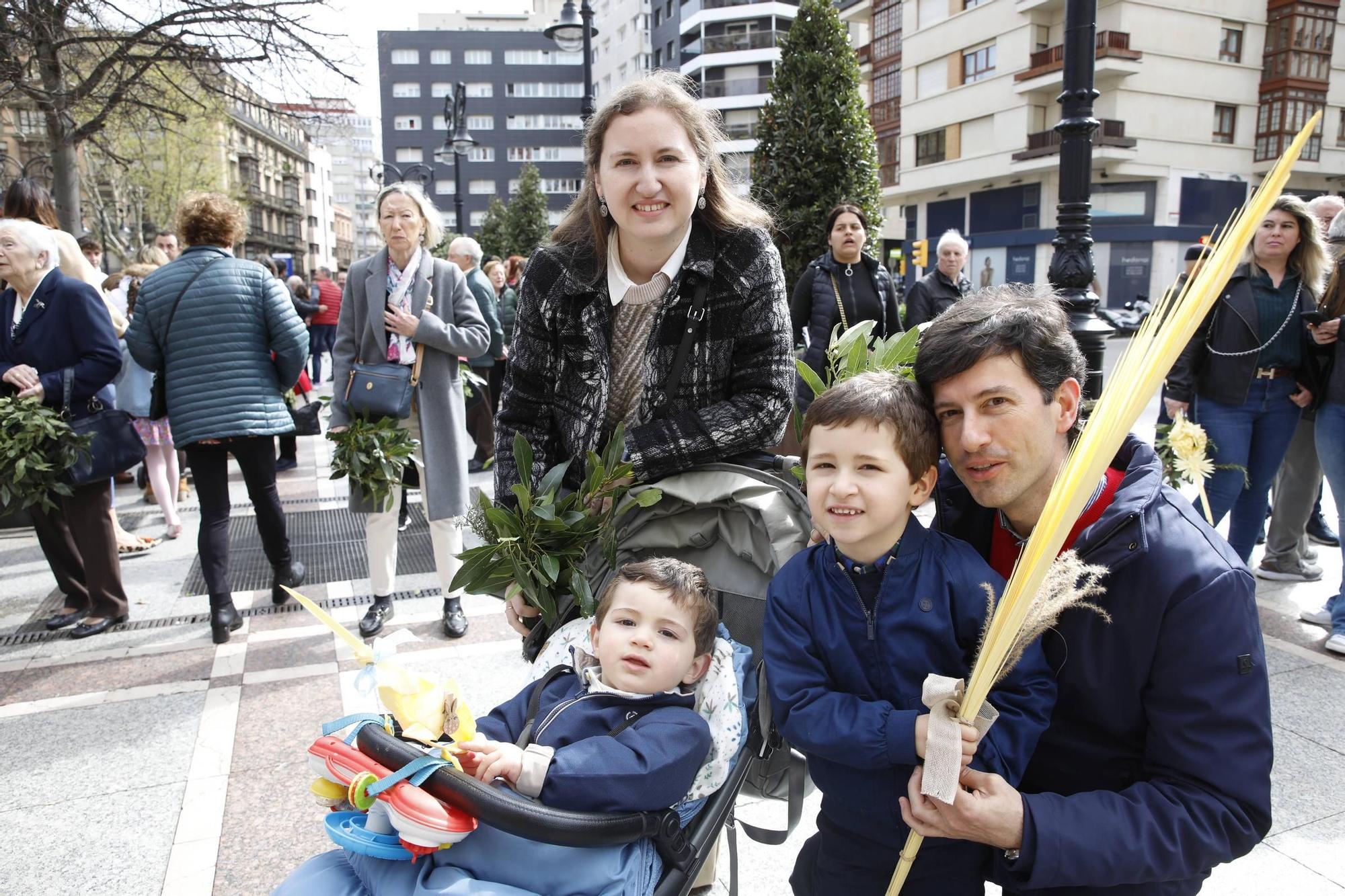 EN IMÁGENES: Gijón procesiona para celebrar el Domingo de Ramos