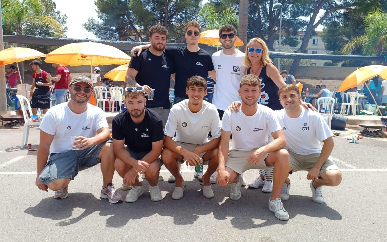 Las imágenes del primer concurso de paellas entre peñas de Benicàssim