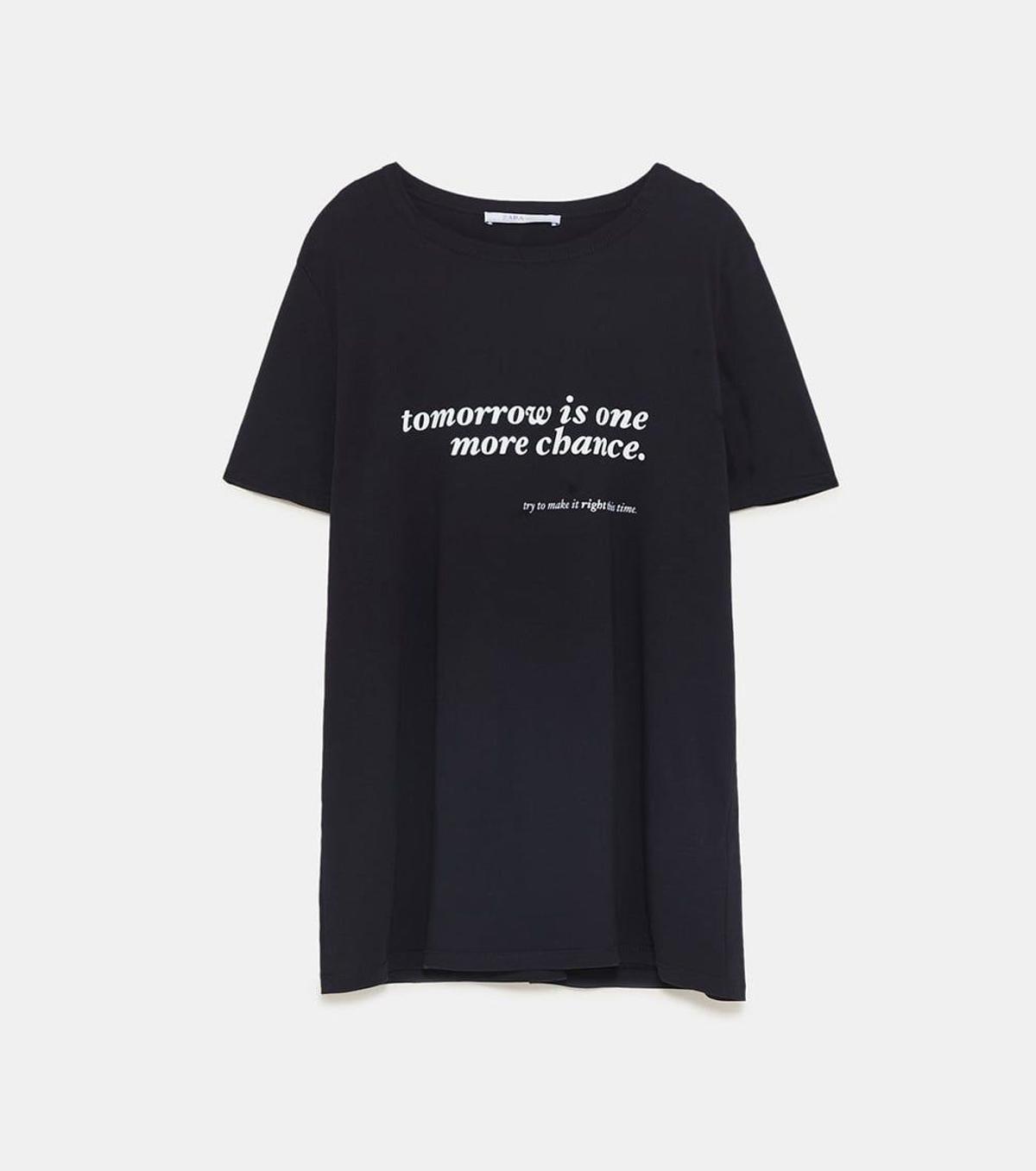 Camiseta con texto de Zara