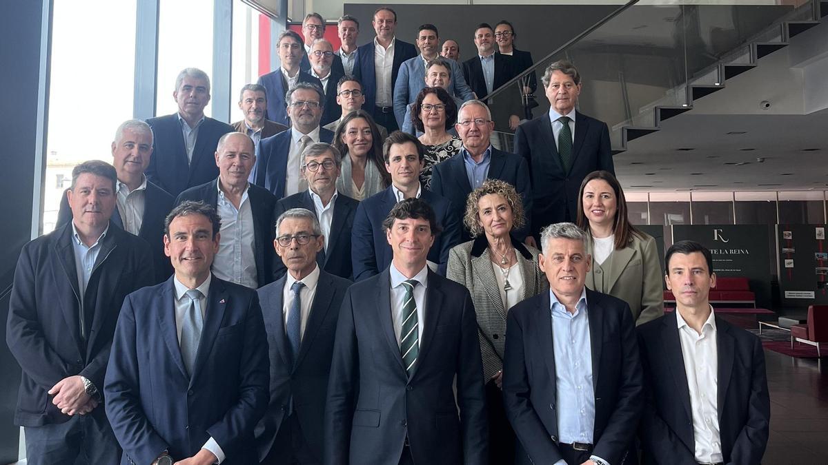 Los participantes en la asamblea general de Anffecc.