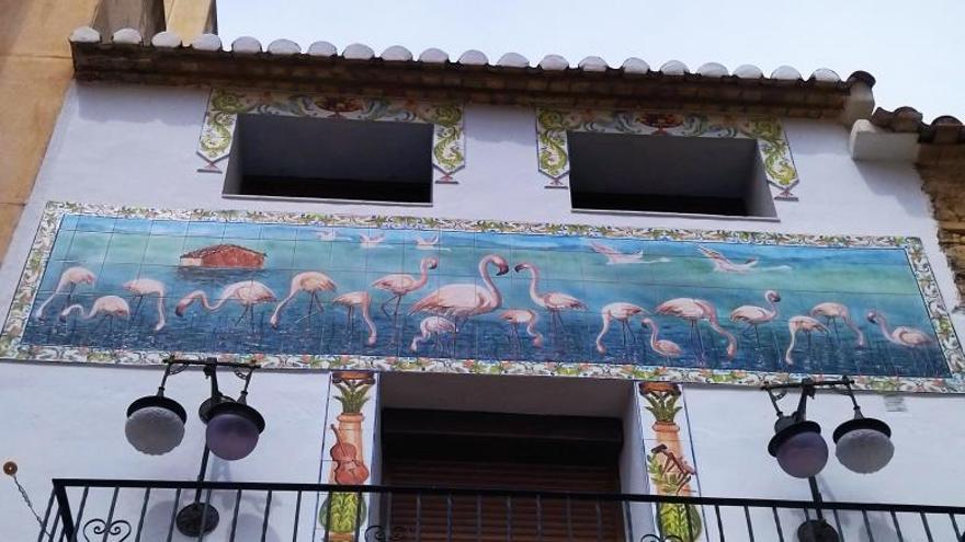 La Casa de los Flamencos y el arte en las paredes de Calp