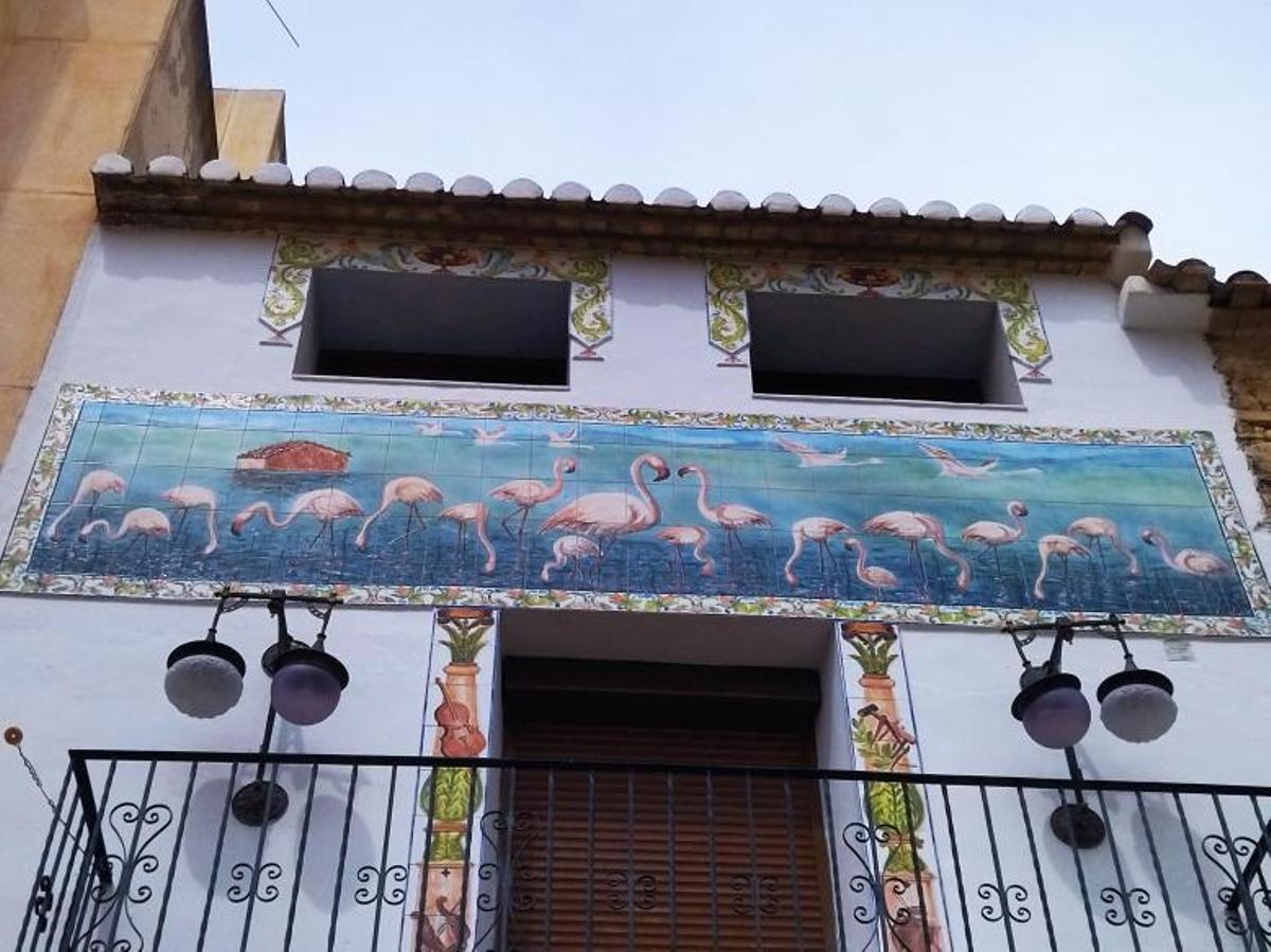La Casa de los Flamencos y el arte en las paredes de Calp