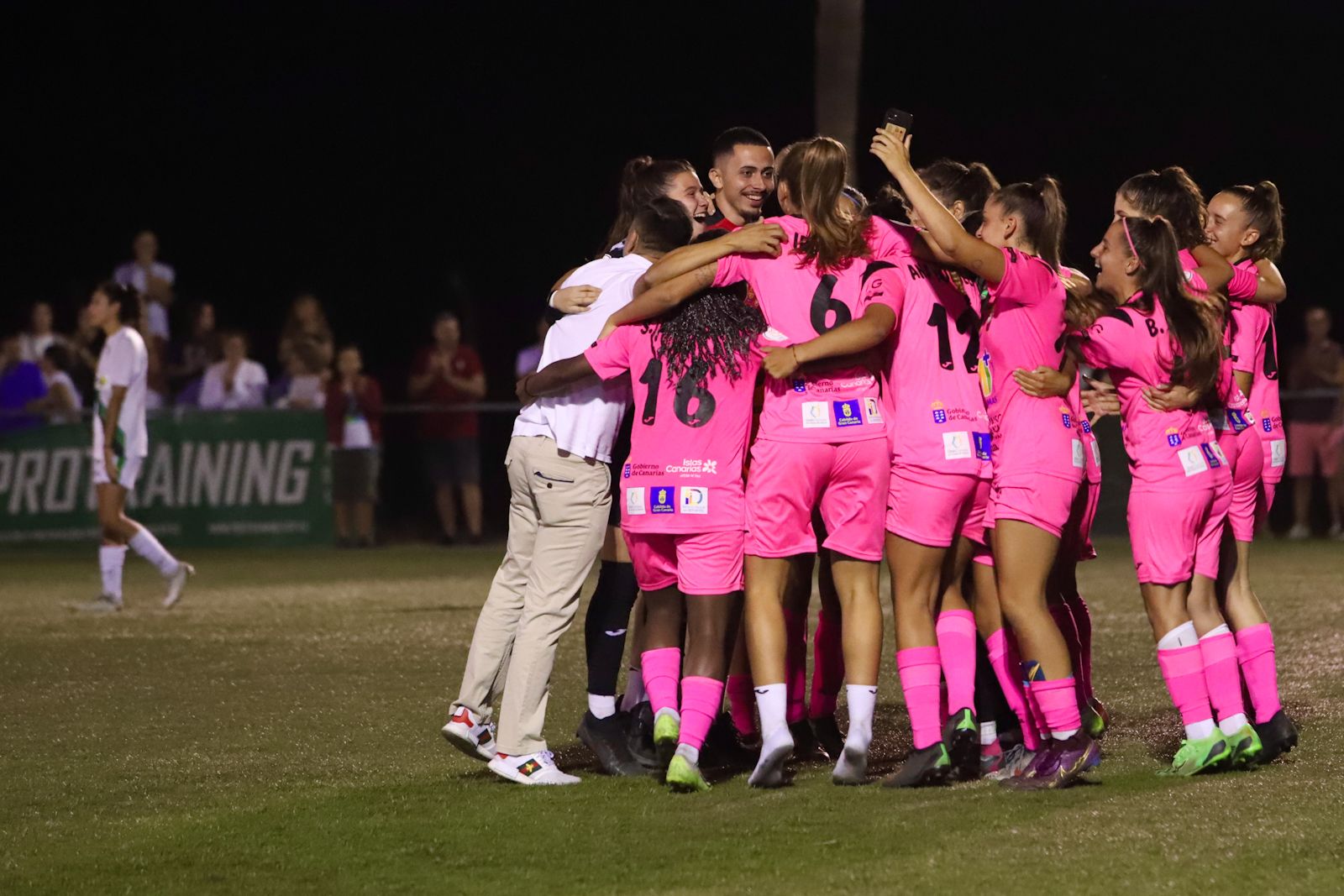 La eliminatoria de la Copa de la Reina de fútbol entre el Córdoba CF y el Juan Grande en imágenes