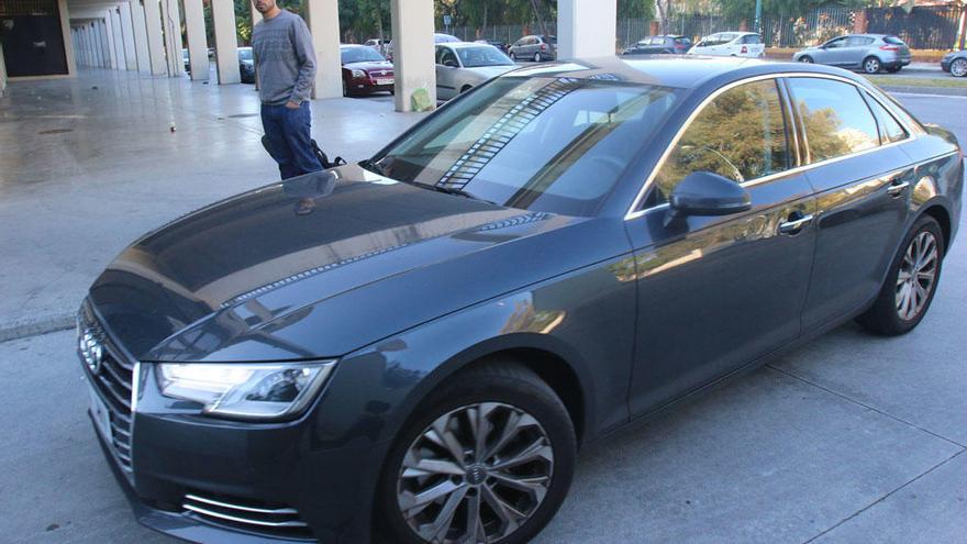 Francesc Arnau, director deportivo del club, a su llegada a La Rosaleda.