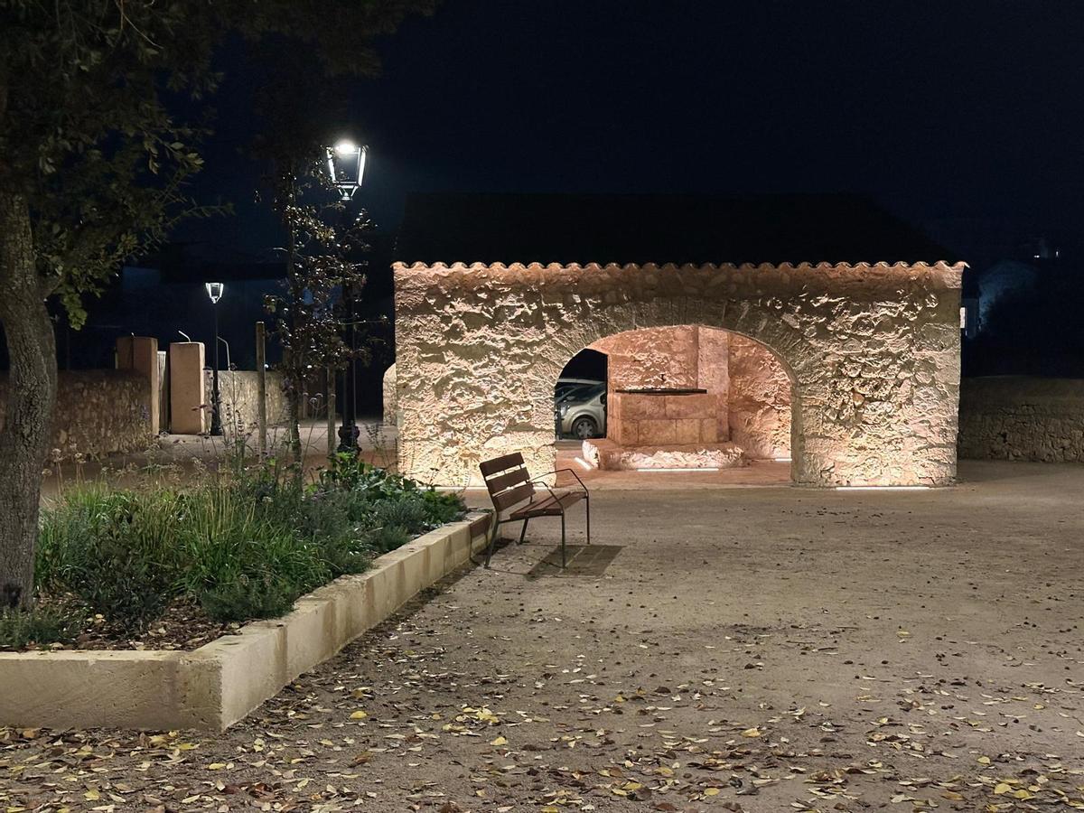 La intervención municipal ha mejorado el entorno del antiguo pozo.