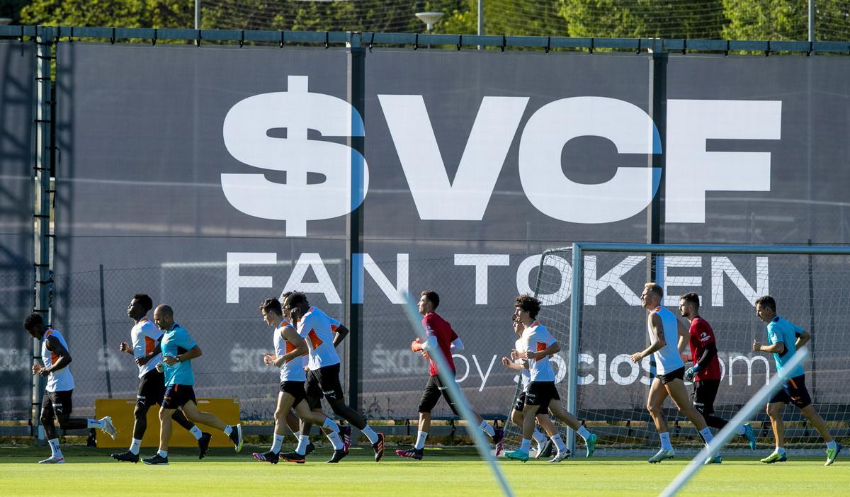 Los jugadores no pararon de correr con y sin balón.