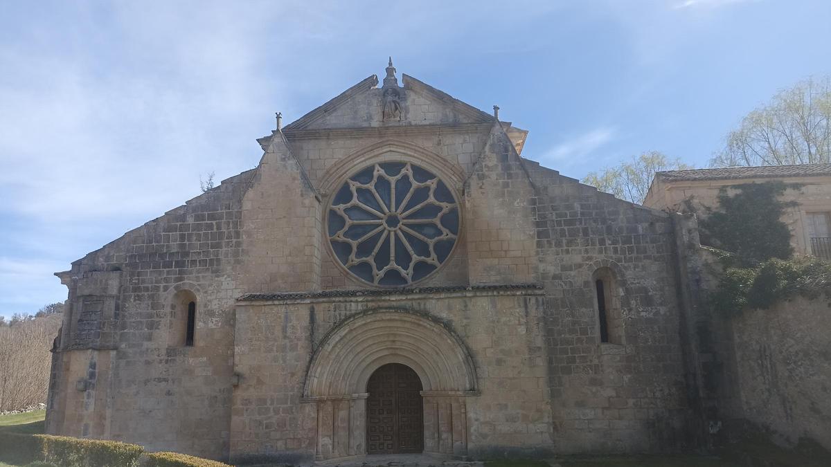 Vista de la iglesia del monasterio de Santa María la Real de Sacramenia, que solo puede visitarse un día a la semana.
