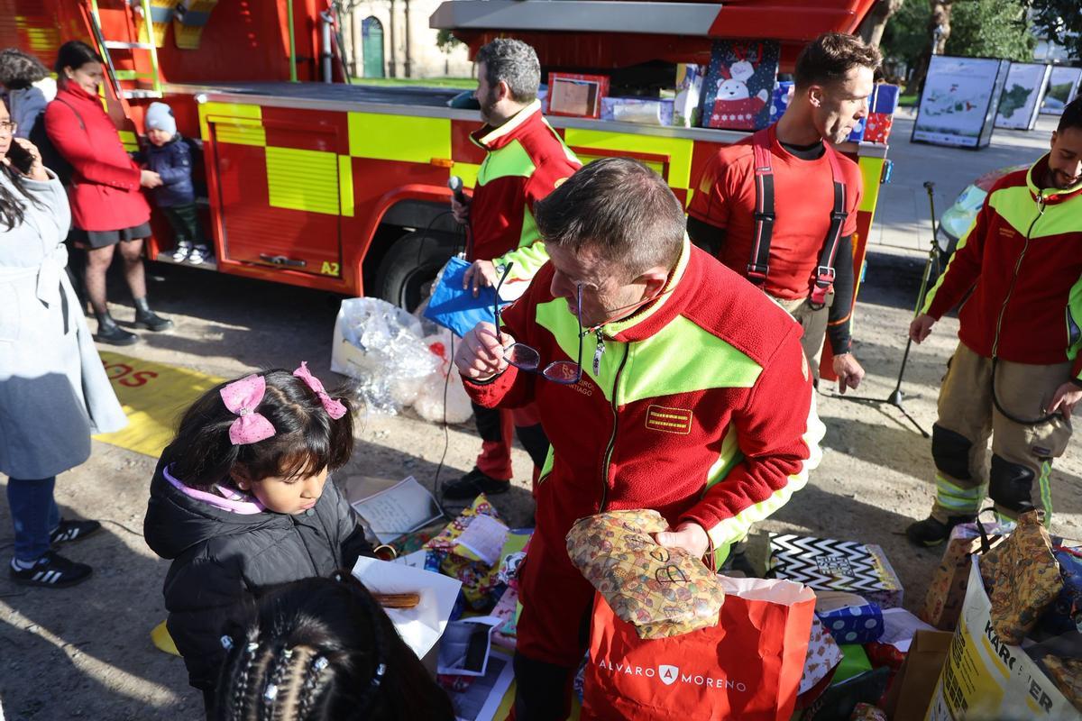 Chocolatada y regalos en la Navidad más solidaria de Santiago