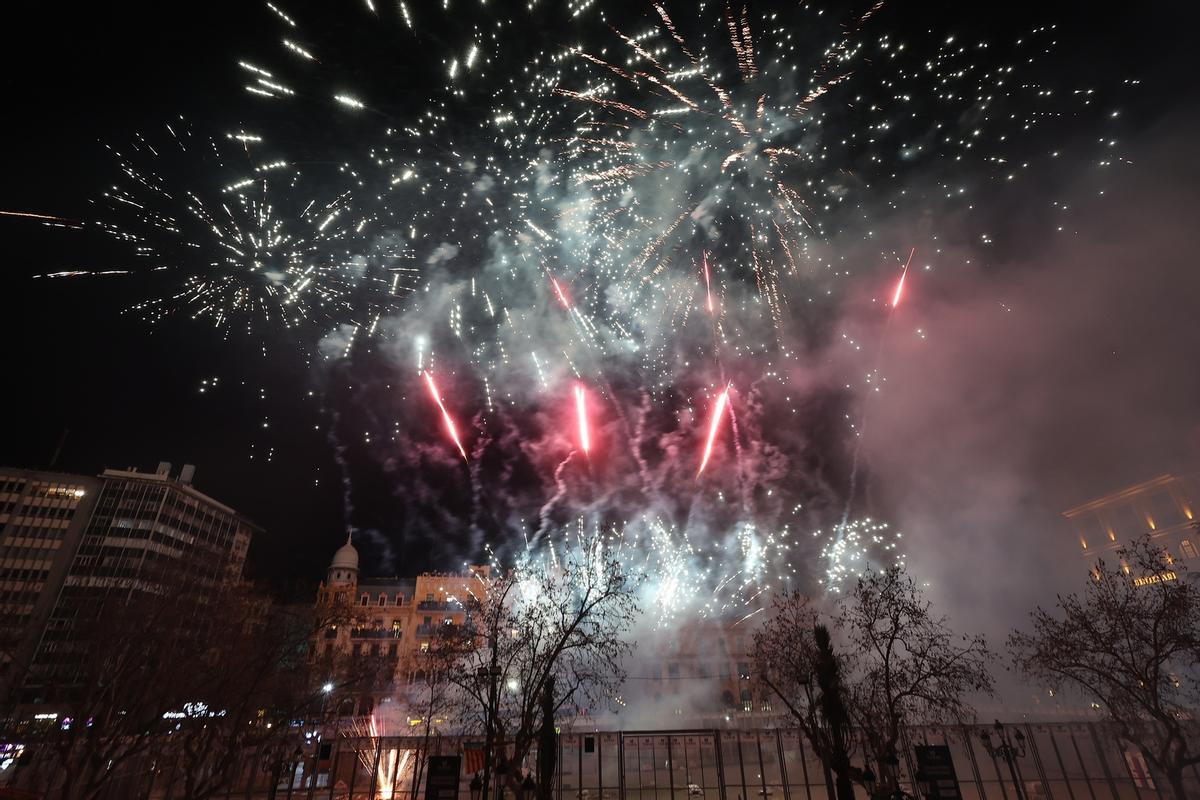 El castillo del sábado 7 de las Fallas 2026, en imágenes