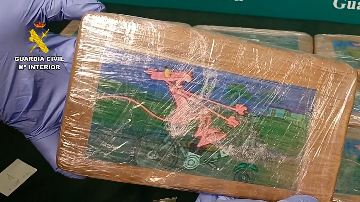 Cocaína en paquetes de la pantera rosa: así intentaban introducir 17 kilos de cocaína en Asturias