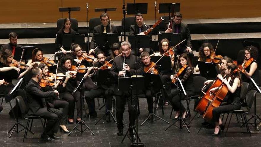 La Sinfónica Vigo 430 durante el concierto de ayer. // Ricardo Grobas