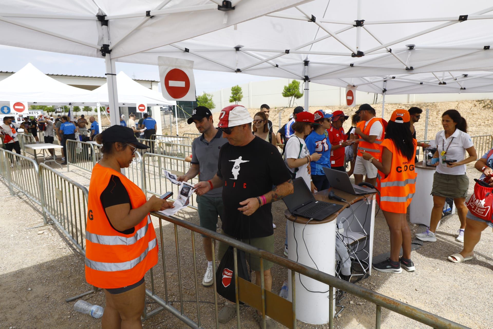 En imágenes | El público vuelve a disfrutar de los mejores motociclistas del mundo en Motorland
