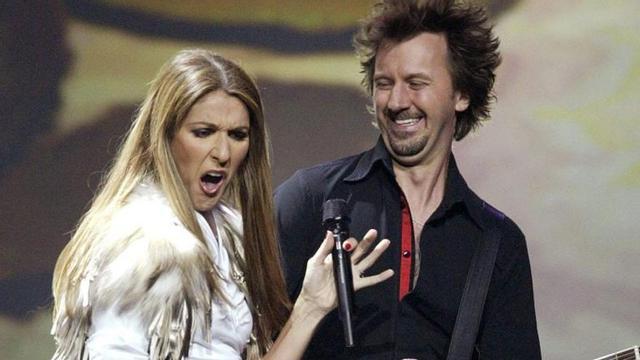 El presentador de televisió Johnny Carson, i la cantant Céline Dion, el 2004 aLas Vegas. | AP / EFE