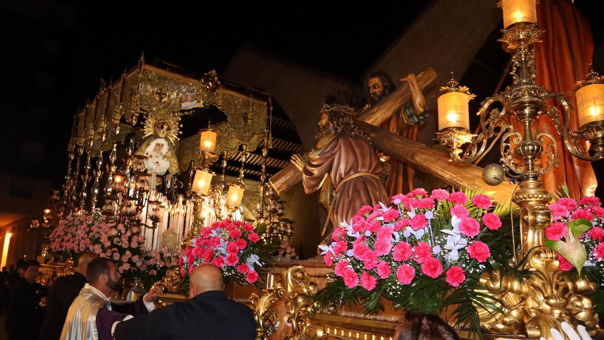 Así ha sido el encuentro del Nazareno y la Dolorosa en el Martes Santo del Grao