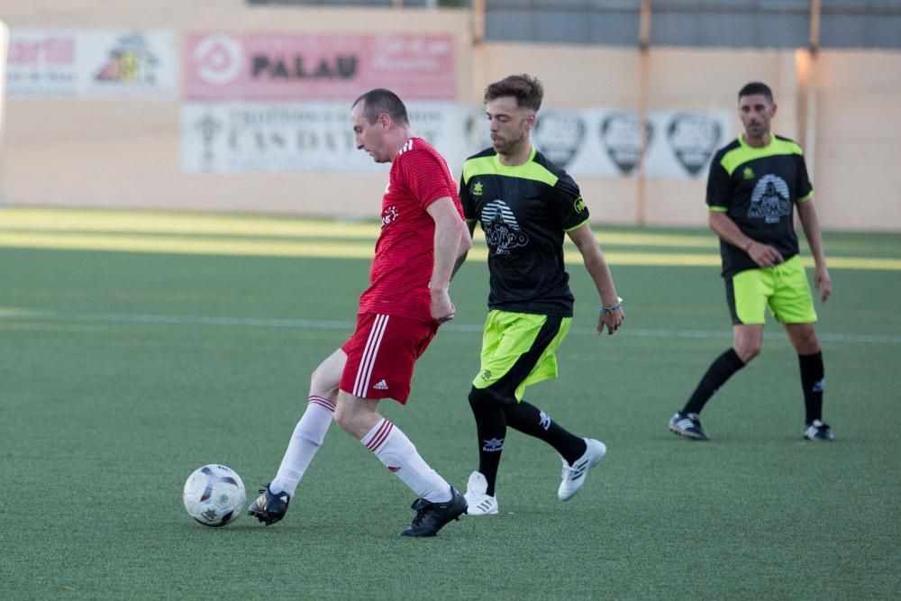 Finidi, Iván Campo e Irwin juegan un amistoso en Sant Antoni