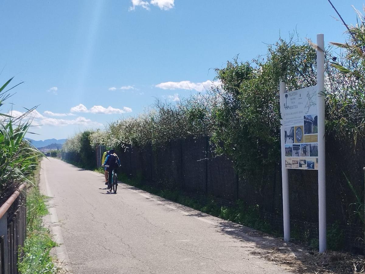 La vía verde de la antigua plataforma del tren Dénia-Carcaixent tiene en Palmera un gran uso