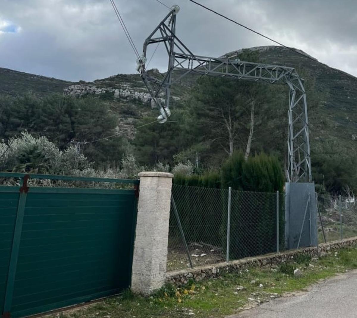 Torre tumbada en Les Foies.