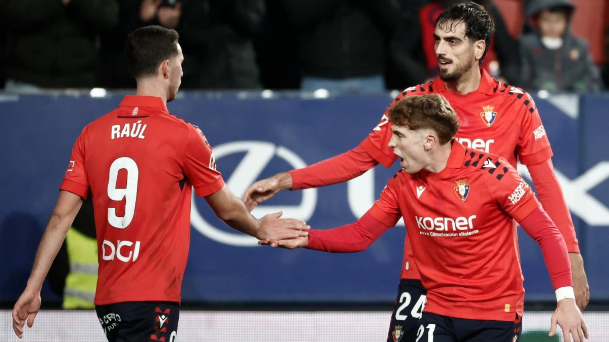 Los jugadores de Osasuna celebran el gol ante la Real Sociedad