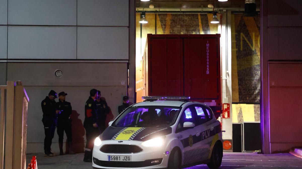 Los cadáveres están siendo entregados a las funerarias en la morgue instalada en Fira Valencia.