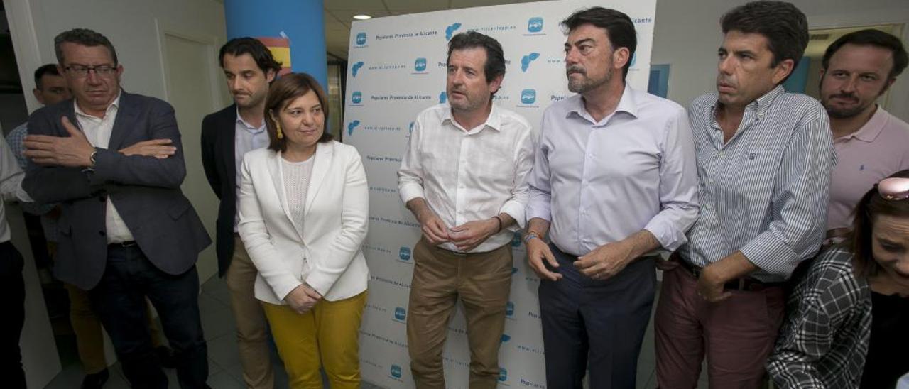 Isabel Bonig junto a José Císcar durante la reunión de la ejecutiva del PP del martes.