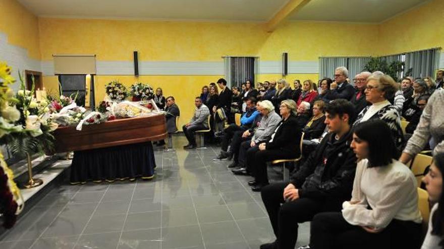 Sepelio ayer en el Tanatorio de Santa Pola por José Mazón.