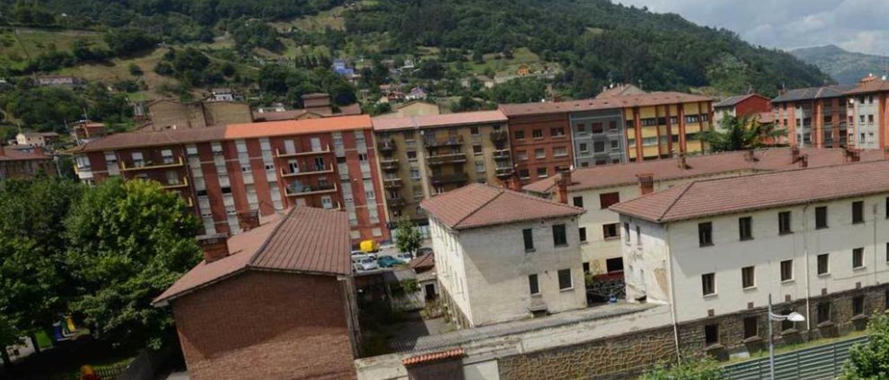 El viejo cuartel de la Guardia Civil de Mieres.